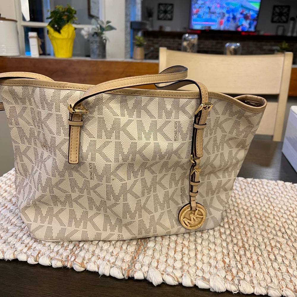 Micheal Kors Purse